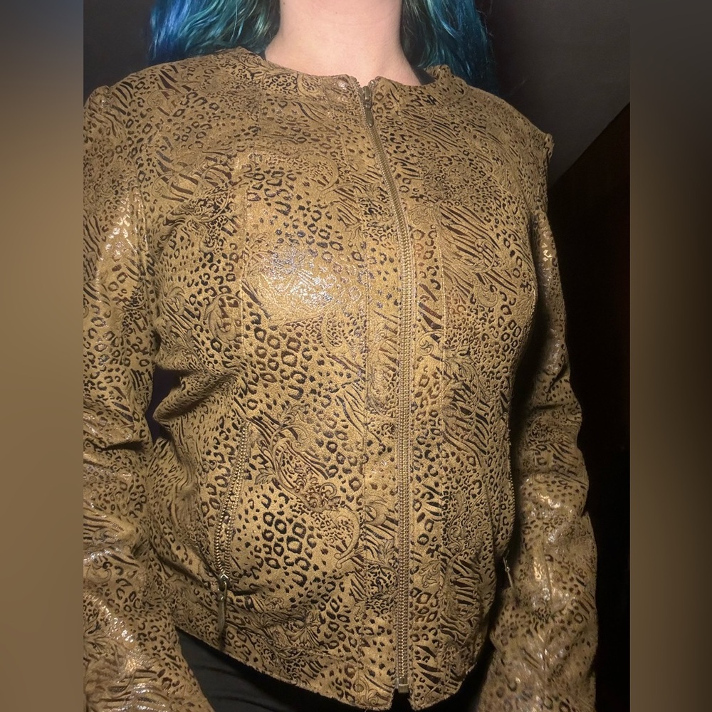Fits small / medium - Picture 2 of 3